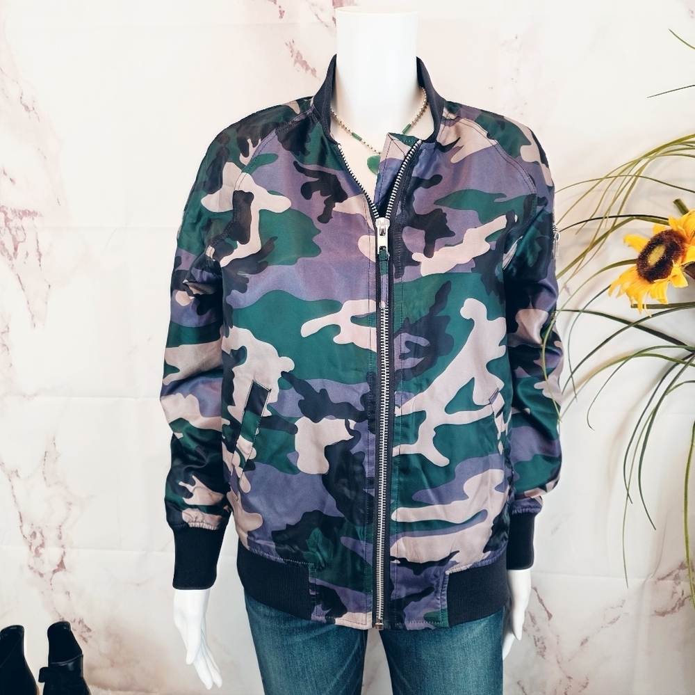 Silence + Noise Urban Outfitters Camo Bomber Jacket Oversize Zip Up Lined M Y2K - Picture 3 of 7